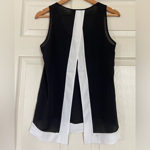 EXPRESS Scoop Neck black and white chiffon sleeveless slit back top - Picture 2 of 5